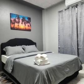 2BR Apartment in St Helena 6 Minutes from Airport Ideal for Short and Long Stays，位于Piarco的酒店