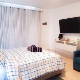 Playa Dorada Suites，位于圣斐利-银港的酒店