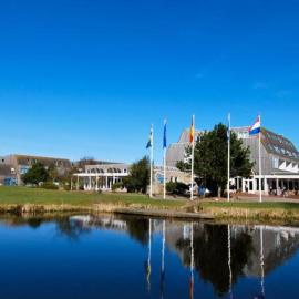 AMELAND-Appartementen " 't STRANDHUYS" en "DE VUURTOREN", Verwarmd ZWEMBAD, eigen KEUKEN, Zonnig TERRAS nabij DORP, DUINEN en STRAND，位于霍勒姆的酒店
