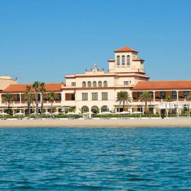 Le Meridien Ra Beach Hotel and Spa，位于埃勒凡达尔的酒店