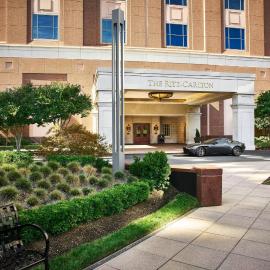 The Ritz-Carlton, Tysons Corner，位于泰森斯角的酒店
