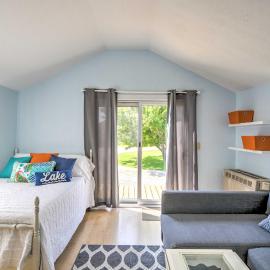 'Tiny House Cottage 6' w/ Dock on Crooked Lake，位于Oden的酒店