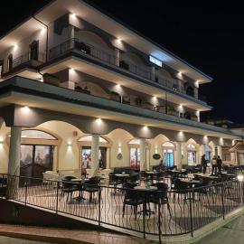 B&B Royal，位于塞利亚马里纳的酒店