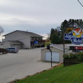 Algoma Beach Motel，位于Algoma的酒店