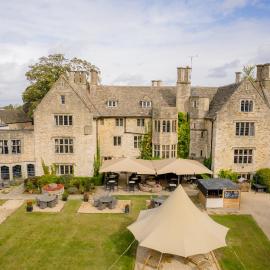 Stonehouse Court Hotel - A Bespoke Hotel，位于斯特劳德的酒店