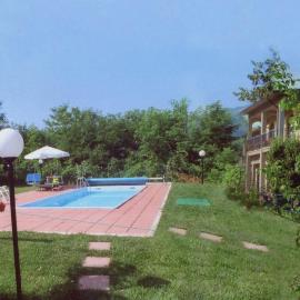 Hotel The Marquee，位于加尔法尼亚纳新堡的酒店