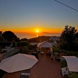 B&B Il Tramonto，位于阿纳卡普里的酒店