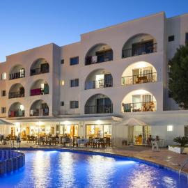 Aparthotel Puerto Cala Vadella，位于卡拉瓦德亚的酒店