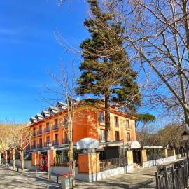 Hospedium Hotel Los Lanceros，位于圣洛伦索-德埃斯科里亚尔的酒店