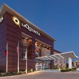 La Quinta Inn & Suites by Wyndham Texas City I 45 Galveston Area,位于德克萨斯城的酒店