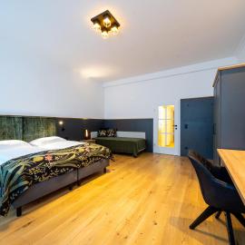 Hotel Unter den Linden，位于多瑙河畔克雷姆斯的酒店