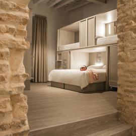 Room Salvador，位于塞维利亚的酒店