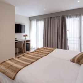 Hotel SAIOLA，位于坎普罗东的酒店