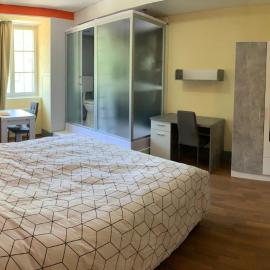 Chambre Equipè à louer，位于Courrendlin的酒店