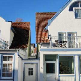 Hotel Zum Strand，位于瓦尔内明德的酒店