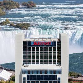 Niagara Falls Marriott on the Falls，位于尼亚加拉瀑布的酒店