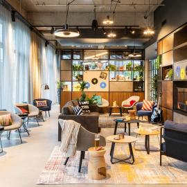 Moxy Berlin Airport，位于舍讷费尔德的酒店