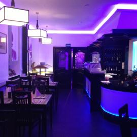 Yumi Hotel Sushi-Steaks & Friends，位于Kaisersesch的酒店