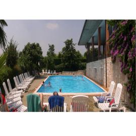 Residence Miralago Rooms & Apartments，位于马内尔巴的酒店