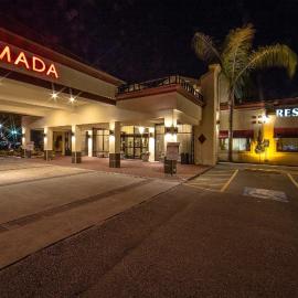 Ramada by Wyndham Houston Intercontinental Airport East，位于亨博尔的酒店