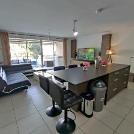 Elégant F3 à la Villa Stencer, Papeete, calme climatisé et spacieux，位于帕皮提的酒店