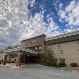 La Quinta by Wyndham Harrisburg Airport Hershey,位于哈里斯堡的酒店