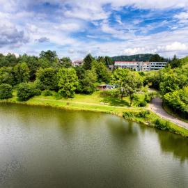 Seehotel am Stausee 4 Sterne Superior，位于格罗尔斯泰因的酒店