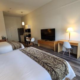 The Cedars Inn Hotel & Convention Centre，位于吉布森斯的酒店