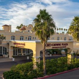 Crowne Plaza Phoenix - Chandler Golf Resort by IHG，位于钱德勒的酒店