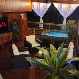 Palm's Luxury Suite with Private Jacuzzi，位于阿瓜达的酒店