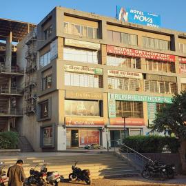 Hotel Nova Bopal，位于Bodakdev的酒店