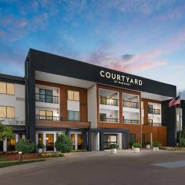 Courtyard by Marriott Dallas Lewisville，位于路易斯维尔的酒店