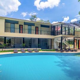 Natura Lake - Casa Campestre，位于阿纳波伊马的酒店