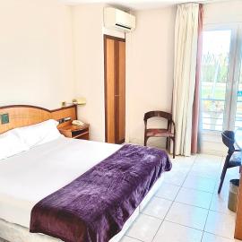 Hotel Arumí，位于Santa Eugenia de Berga的酒店