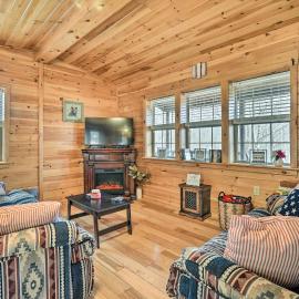 Cozy Cabin in Parsons: Hike, Fish & Explore!，位于Parsons的酒店