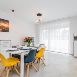 Flatbook Apartamenty Rodzinne - Jantar Park z Parkingiem i Placem Zabaw，位于詹塔尔的酒店