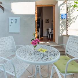 Apartmani Bugenvilija，位于布里尼的酒店