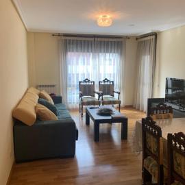 Logroño: Piso con Garaje y Piscina.，位于洛格罗尼奥的酒店
