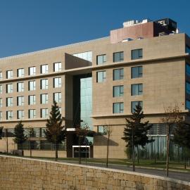 Golden Tulip São João da Madeira，位于圣若昂达马德拉的酒店