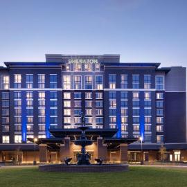 Sheraton Flowood The Refuge Hotel & Conference Center，位于弗洛伍德的酒店