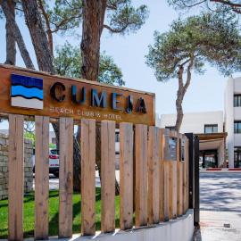 Cumeja Beach Club & Hotel，位于巴亚多米吉亚的酒店