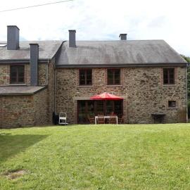 Charmante maison de caractère à 2Km de Redu，位于力宾的酒店