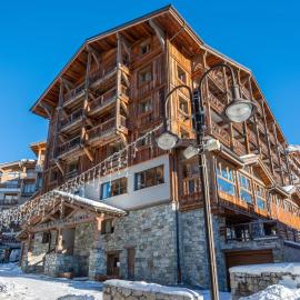 Hôtel L'Aiguille Percée,位于蒂涅的酒店