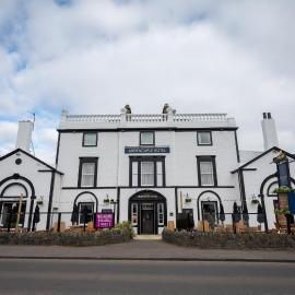 Ardencaple Hotel by Greene King Inns，位于海伦斯堡的酒店
