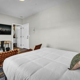 Single Bedroom - Queen Size. Heart of Downtown Vista