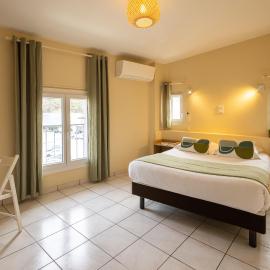 L'Aptois Hôtel - Centre Ville - Local Vélos，位于阿普特的酒店