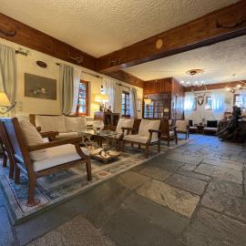 Bourazani Wild Life Resort，位于科尼察的酒店