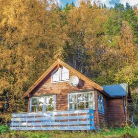 2 Bedroom Beach Front Home In Vallavik，位于Vangsbygd的酒店