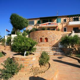 Sun Village Hotel Apartments，位于Megas Limnionas的酒店
