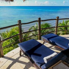 El Taj Oceanfront and Beachside Condo Hotel，位于普拉亚卡门的酒店